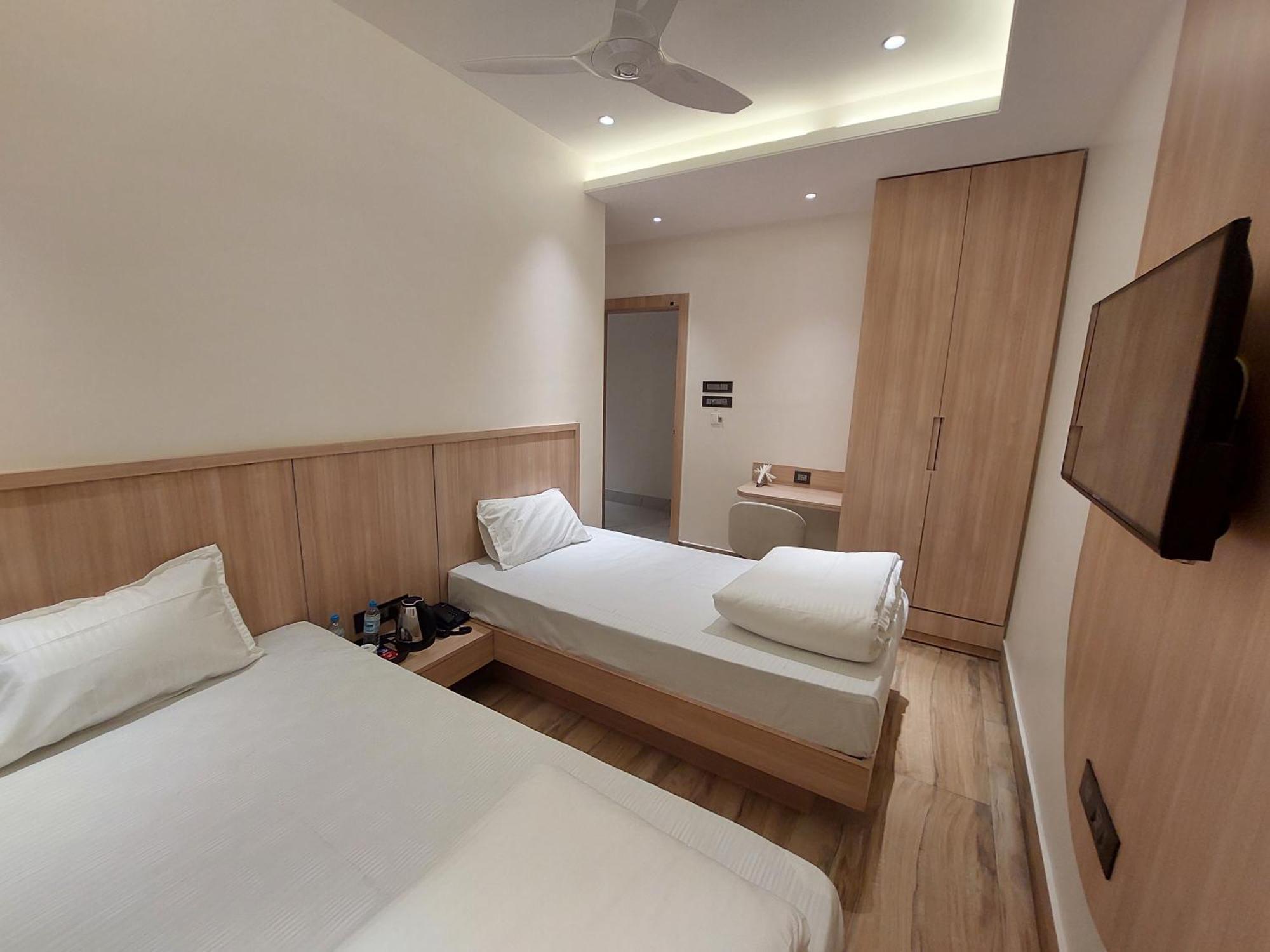 Rajasthani Dhani Hotel Khanapara Eksteriør billede