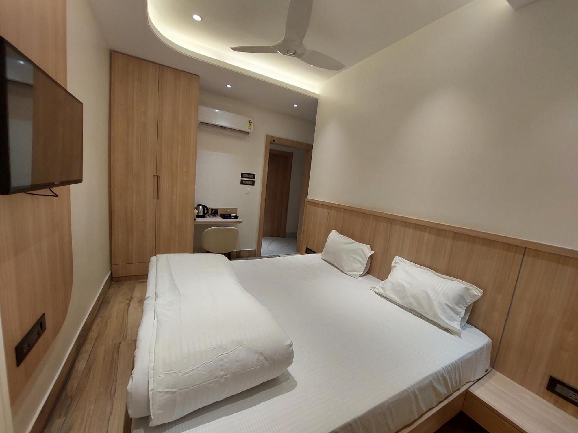 Rajasthani Dhani Hotel Khanapara Eksteriør billede